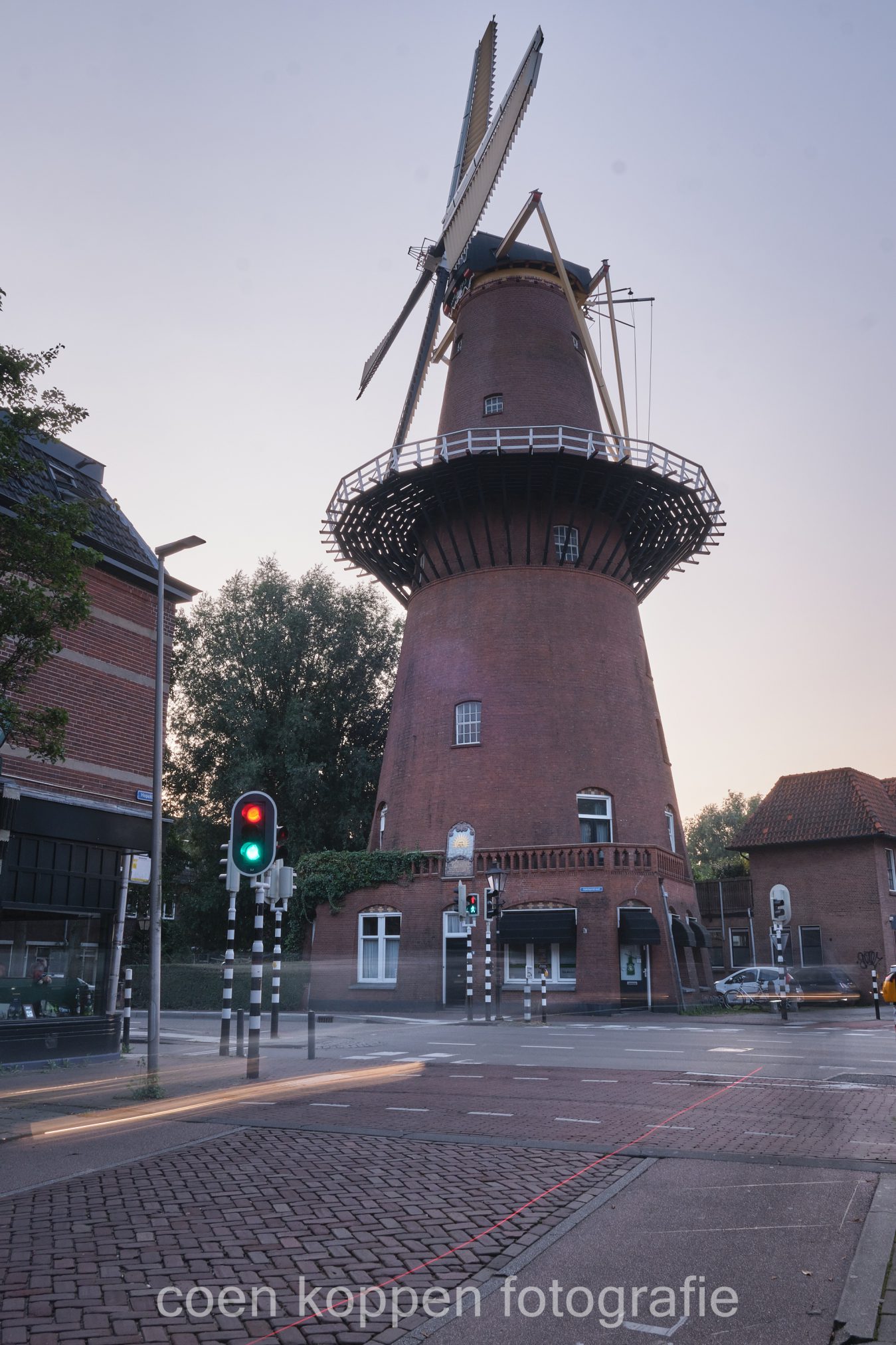 Molen Rijn en Zon bij zonsondergang